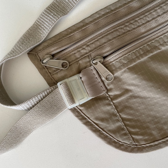 SOLD Vintage Eagle Creek Travel Wallet Fanny Pack - Picture 6 of 9